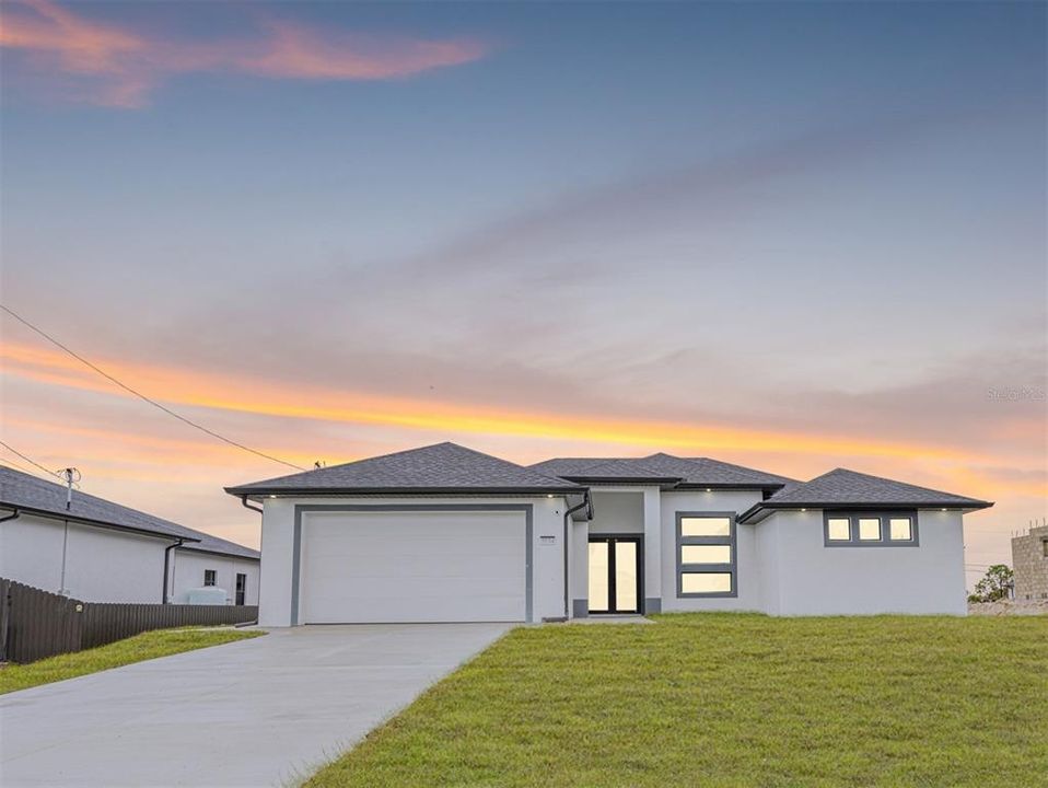 合同活跃: $354,990 (3 贝兹, 2 浴室, 1913 平方英尺)