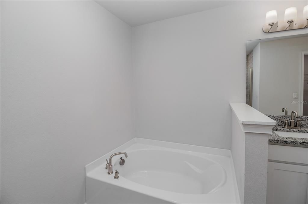 В аренду: $2,700 (4 спален, 3 ванн, 2200 Квадратных фут)