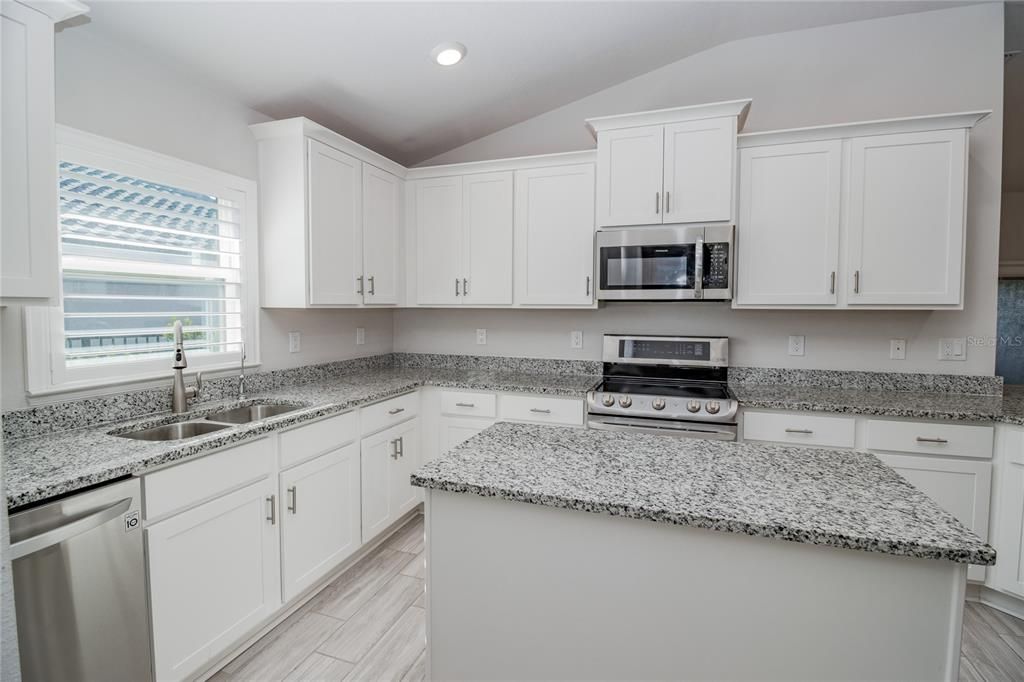 В аренду: $2,700 (4 спален, 3 ванн, 2200 Квадратных фут)