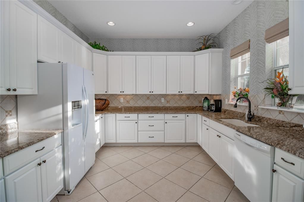 В аренду: $2,700 (4 спален, 3 ванн, 2200 Квадратных фут)