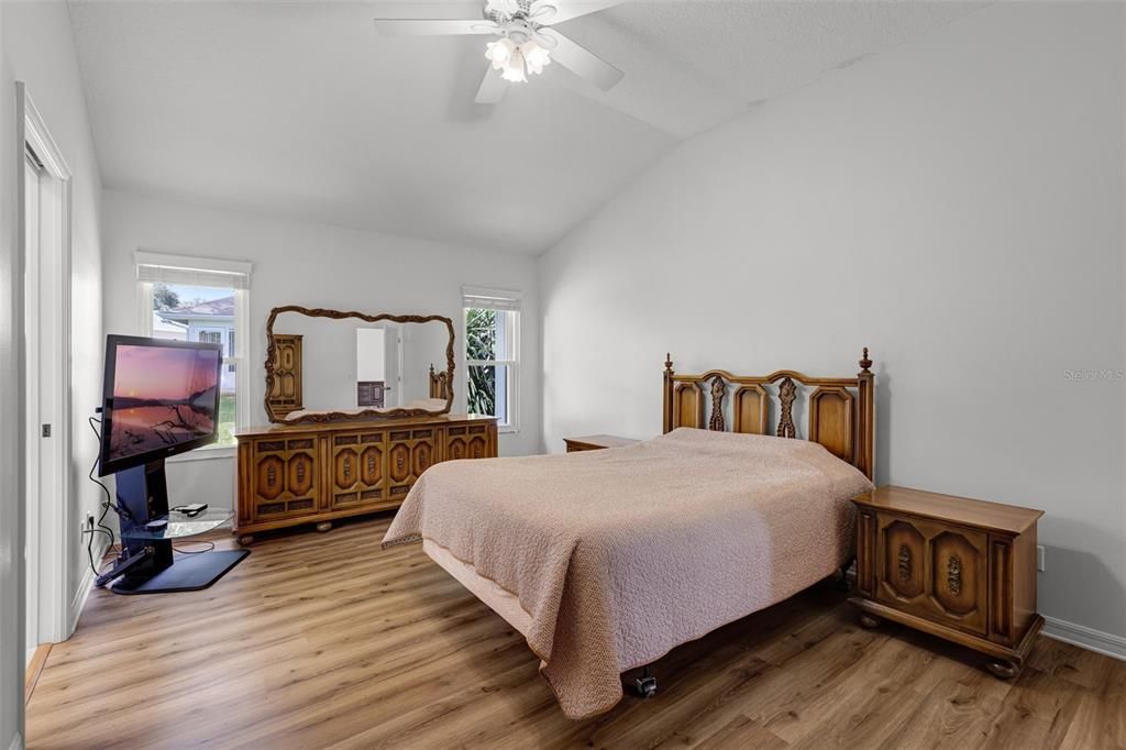 Activo con contrato: $225,000 (2 camas, 2 baños, 1326 Pies cuadrados)