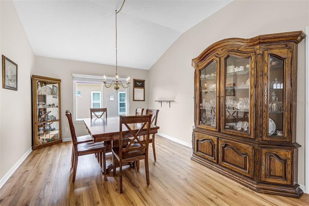 Activo con contrato: $225,000 (2 camas, 2 baños, 1326 Pies cuadrados)