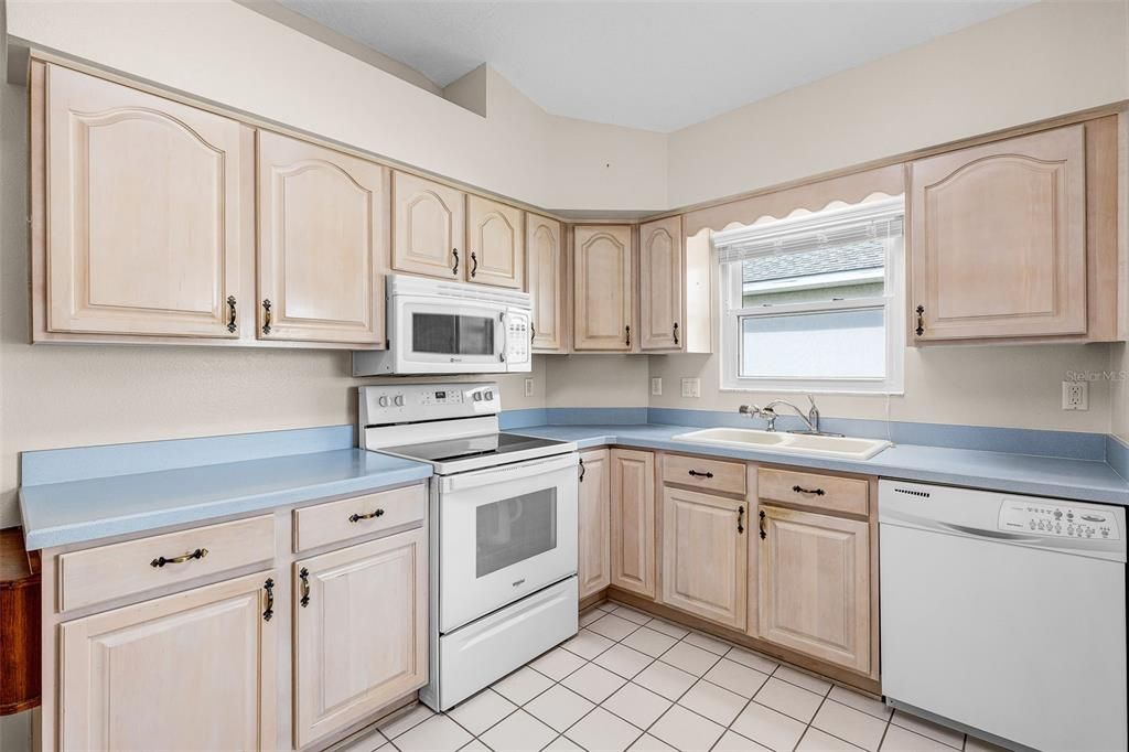 Activo con contrato: $225,000 (2 camas, 2 baños, 1326 Pies cuadrados)