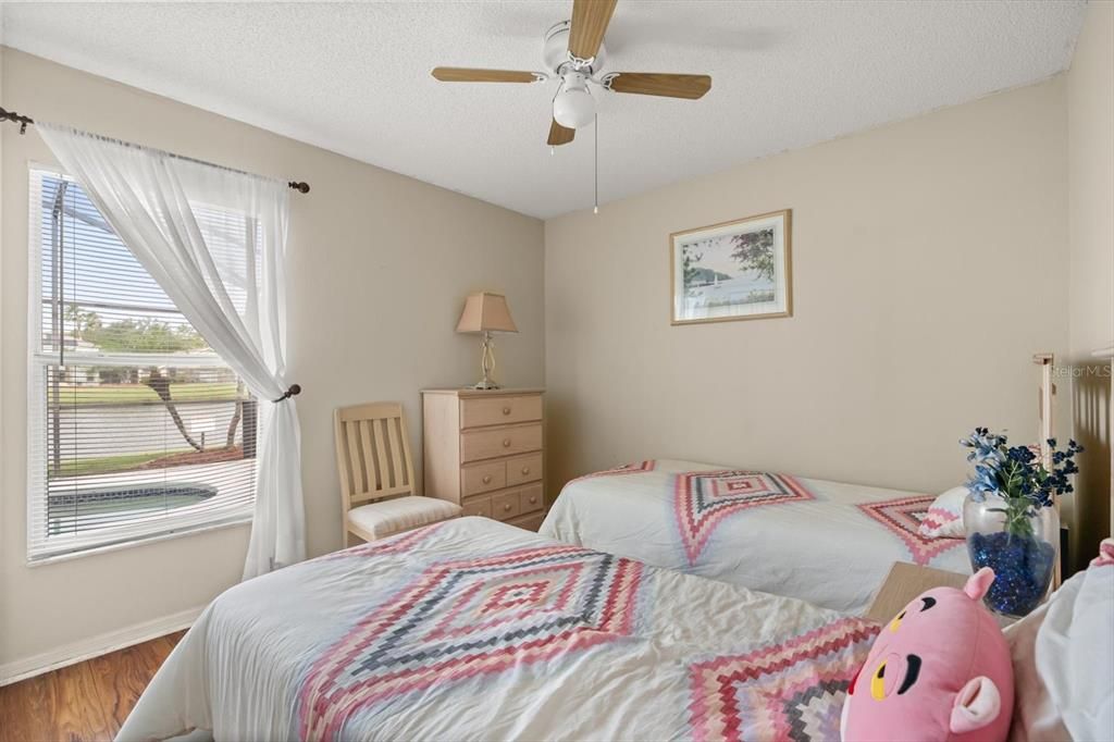 На продажу: $442,000 (5 спален, 2 ванн, 1960 Квадратных фут)