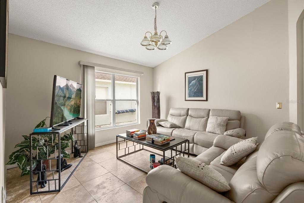 На продажу: $442,000 (5 спален, 2 ванн, 1960 Квадратных фут)