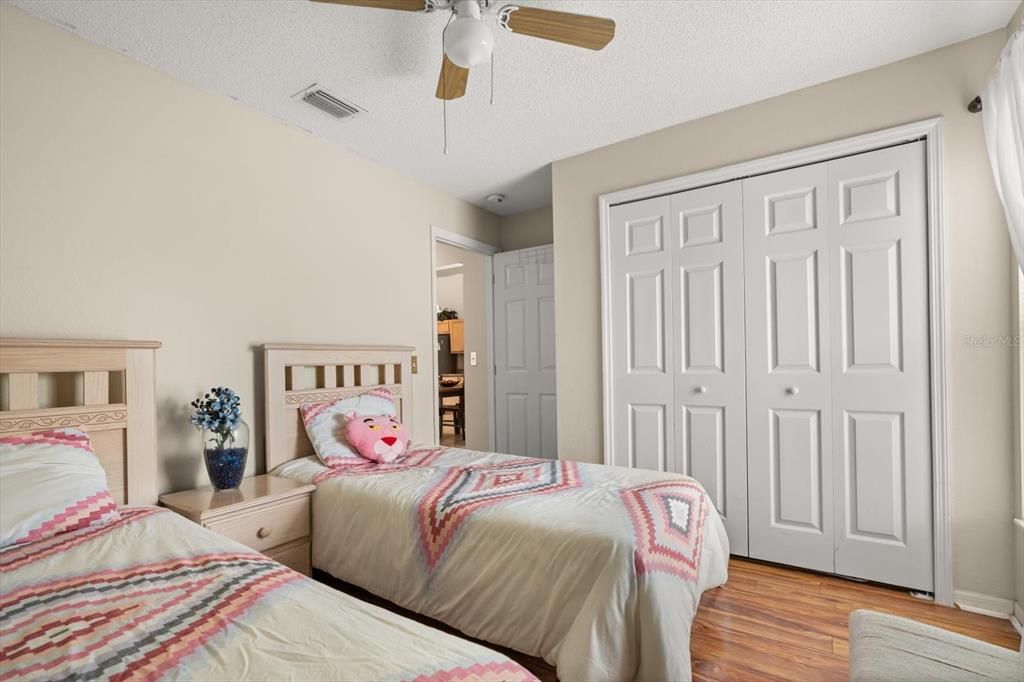 На продажу: $442,000 (5 спален, 2 ванн, 1960 Квадратных фут)