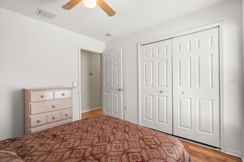 На продажу: $442,000 (5 спален, 2 ванн, 1960 Квадратных фут)