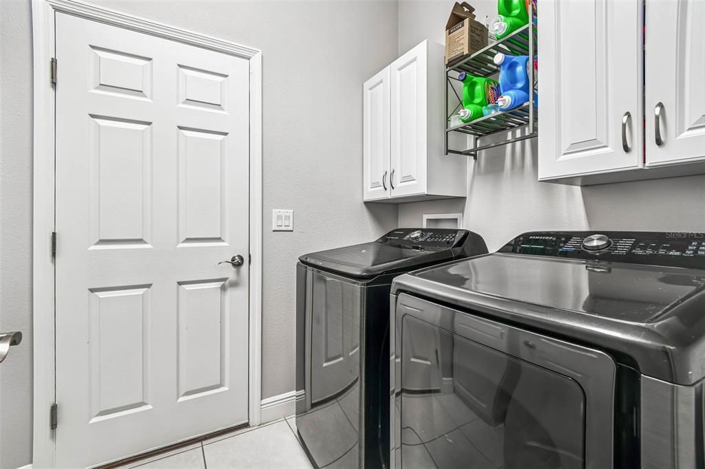 Под контрактом: $764,000 (5 спален, 5 ванн, 3202 Квадратных фут)