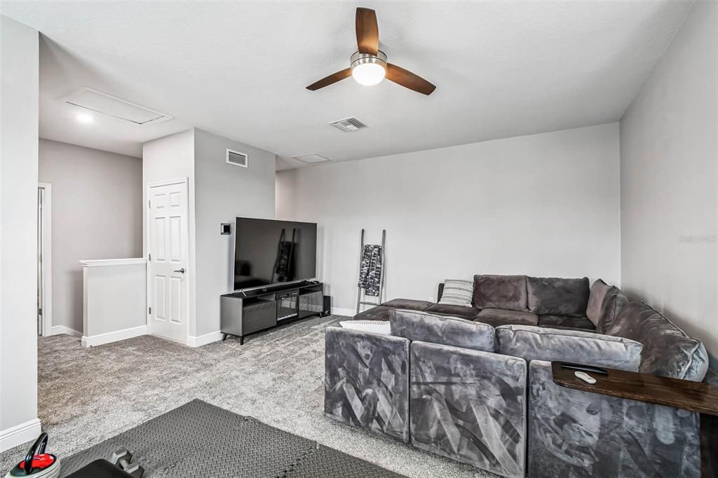 Под контрактом: $764,000 (5 спален, 5 ванн, 3202 Квадратных фут)