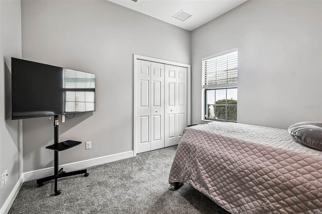 Под контрактом: $764,000 (5 спален, 5 ванн, 3202 Квадратных фут)