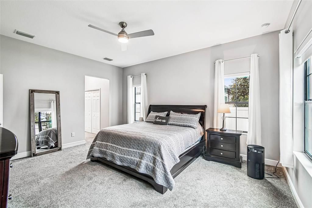 Под контрактом: $764,000 (5 спален, 5 ванн, 3202 Квадратных фут)