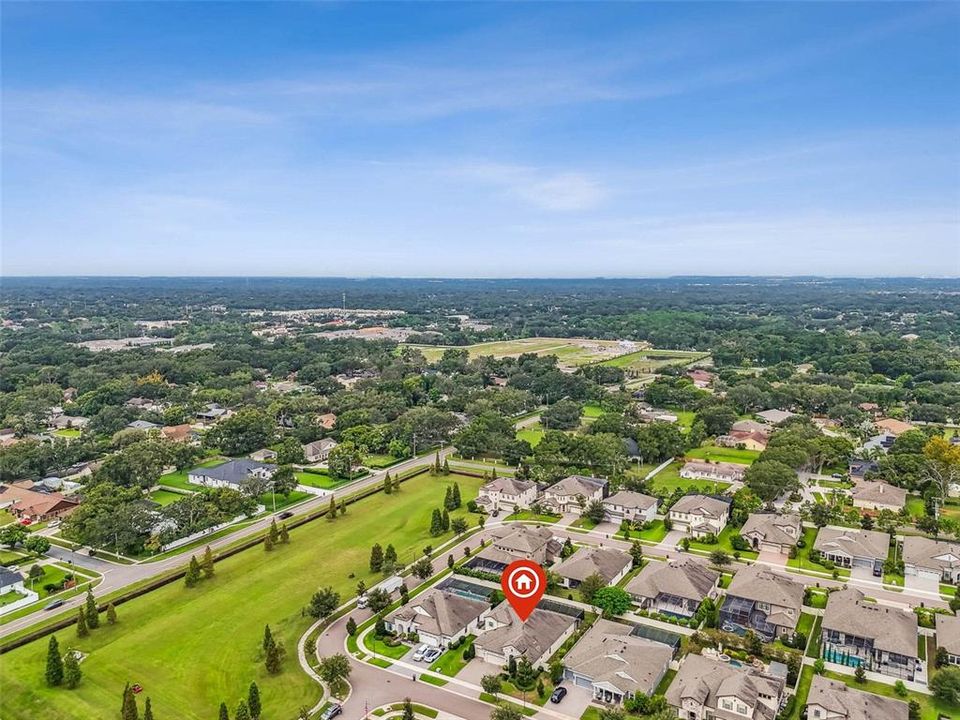 Под контрактом: $764,000 (5 спален, 5 ванн, 3202 Квадратных фут)