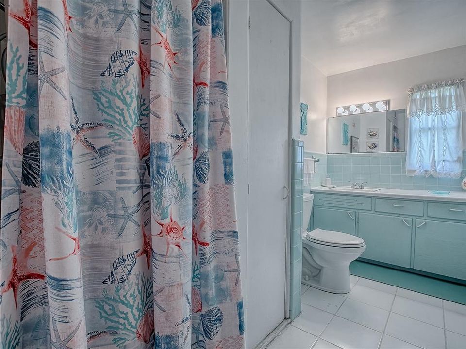 For Sale: $500,000 (2 beds, 2 baths, 2030 Square Feet)