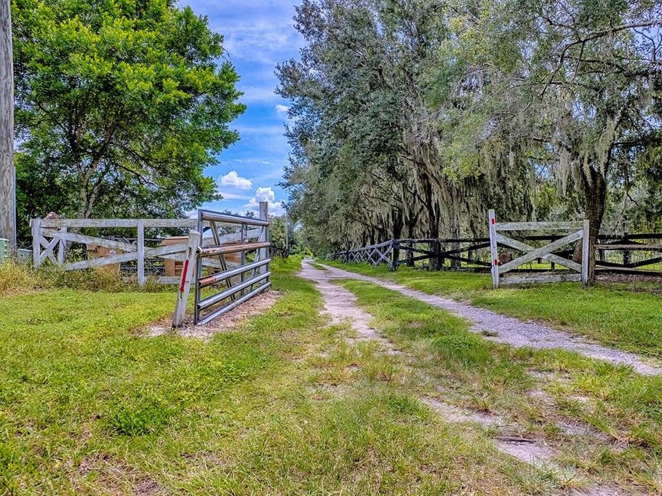 For Sale: $500,000 (2 beds, 2 baths, 2030 Square Feet)