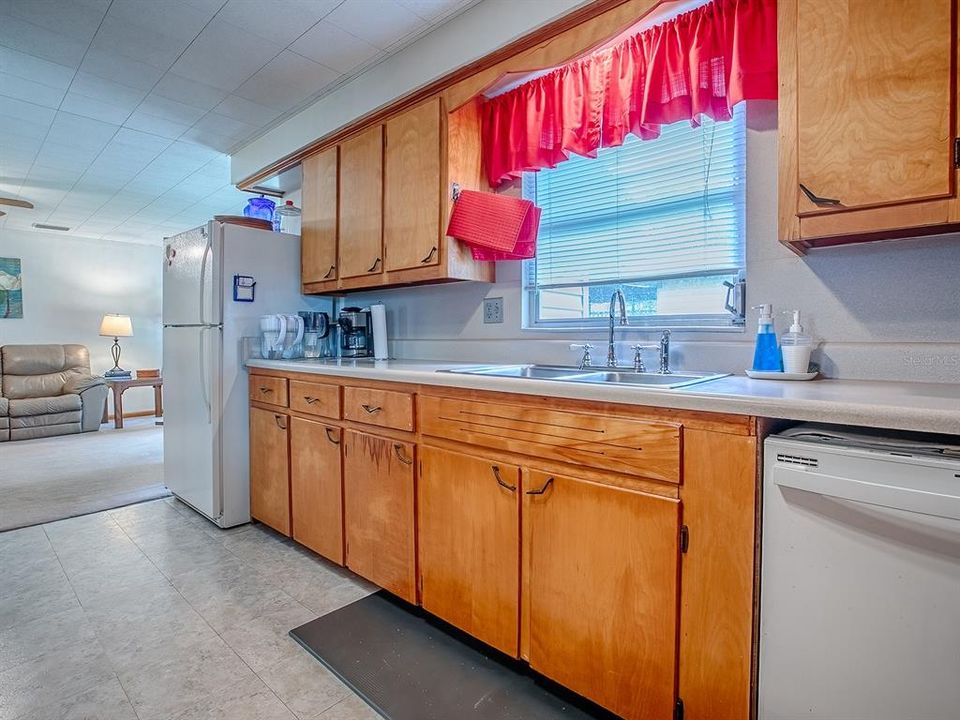 For Sale: $500,000 (2 beds, 2 baths, 2030 Square Feet)