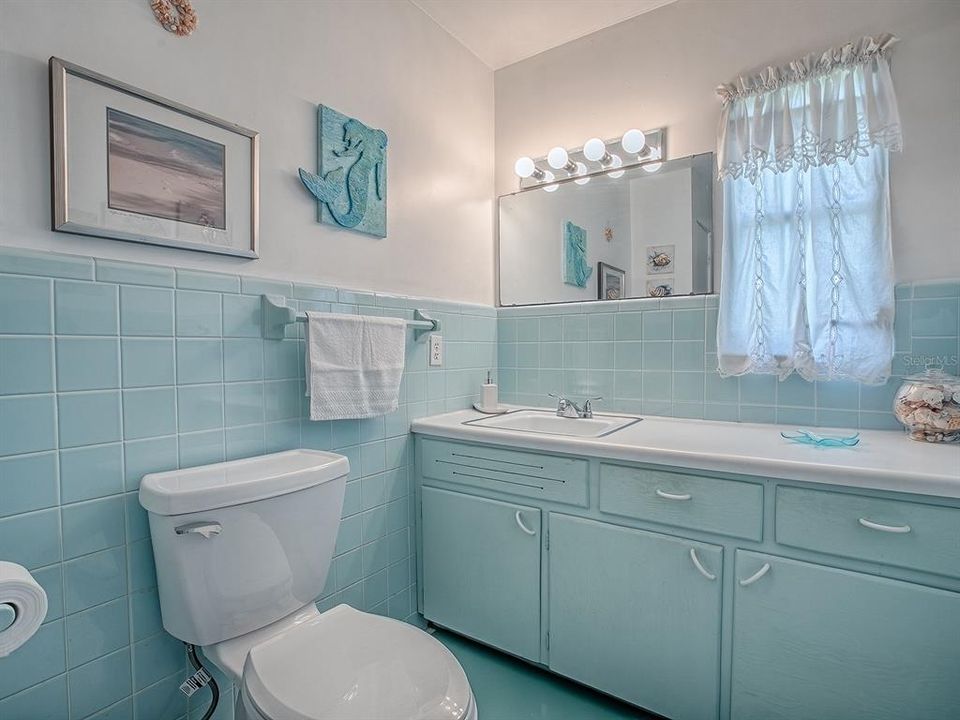 For Sale: $500,000 (2 beds, 2 baths, 2030 Square Feet)