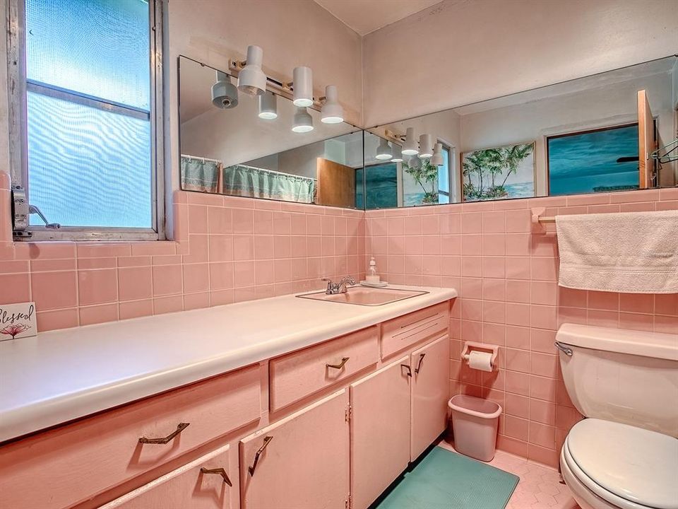 For Sale: $500,000 (2 beds, 2 baths, 2030 Square Feet)