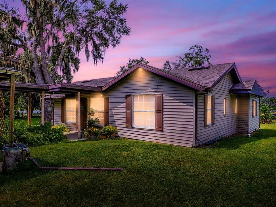 For Sale: $500,000 (2 beds, 2 baths, 2030 Square Feet)