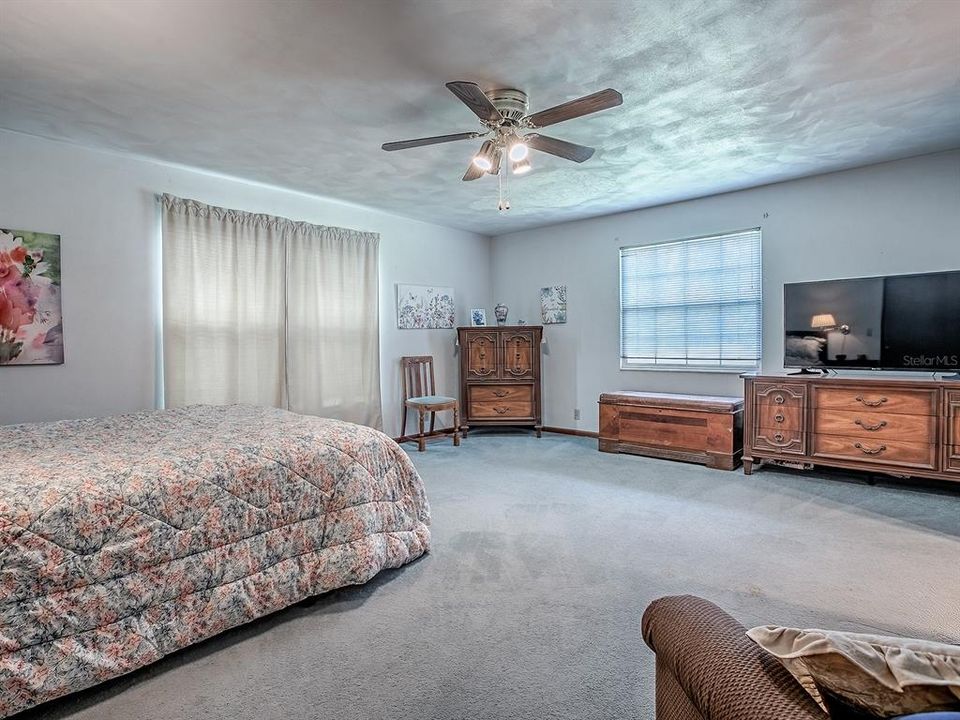 For Sale: $500,000 (2 beds, 2 baths, 2030 Square Feet)