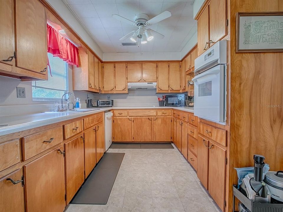 For Sale: $500,000 (2 beds, 2 baths, 2030 Square Feet)