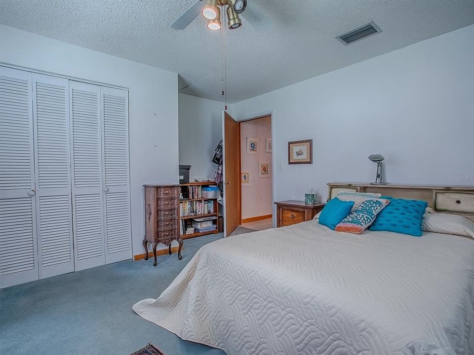 For Sale: $500,000 (2 beds, 2 baths, 2030 Square Feet)