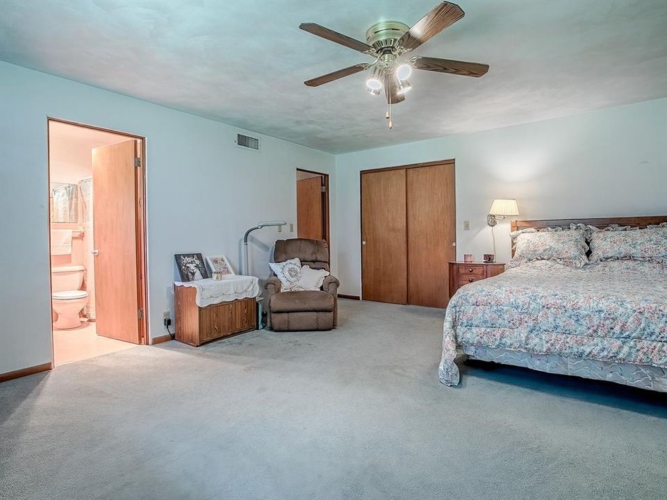 For Sale: $500,000 (2 beds, 2 baths, 2030 Square Feet)