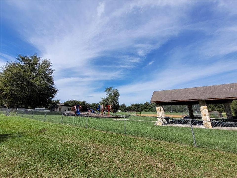 Activo con contrato: $27,000 (0.71 acres)