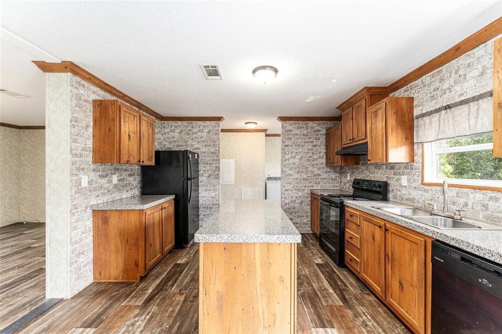 For Sale: $264,000 (3 beds, 2 baths, 1456 Square Feet)