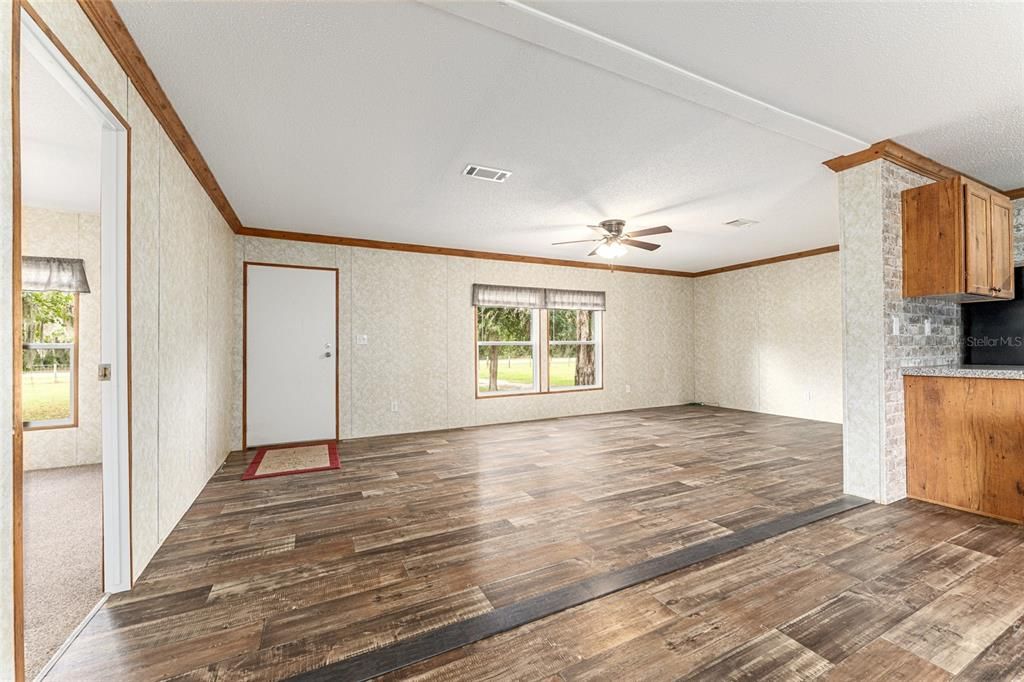 For Sale: $264,000 (3 beds, 2 baths, 1456 Square Feet)