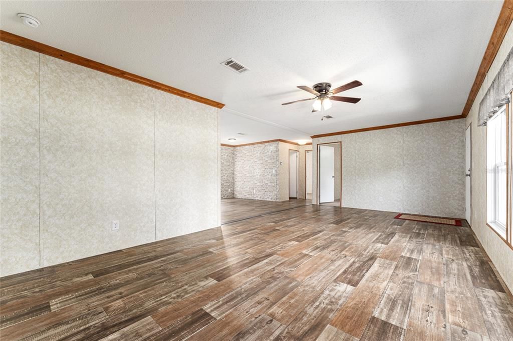 For Sale: $264,000 (3 beds, 2 baths, 1456 Square Feet)