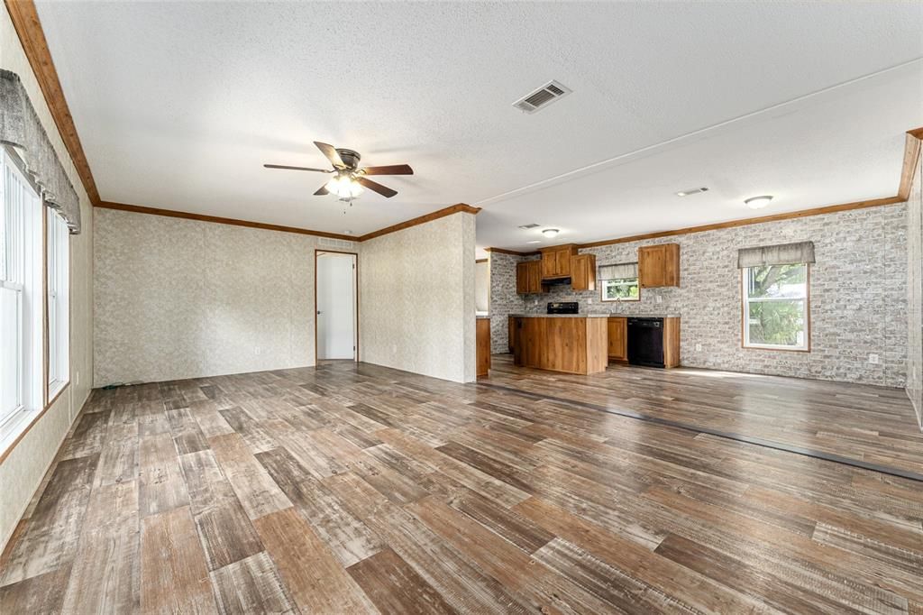 For Sale: $264,000 (3 beds, 2 baths, 1456 Square Feet)