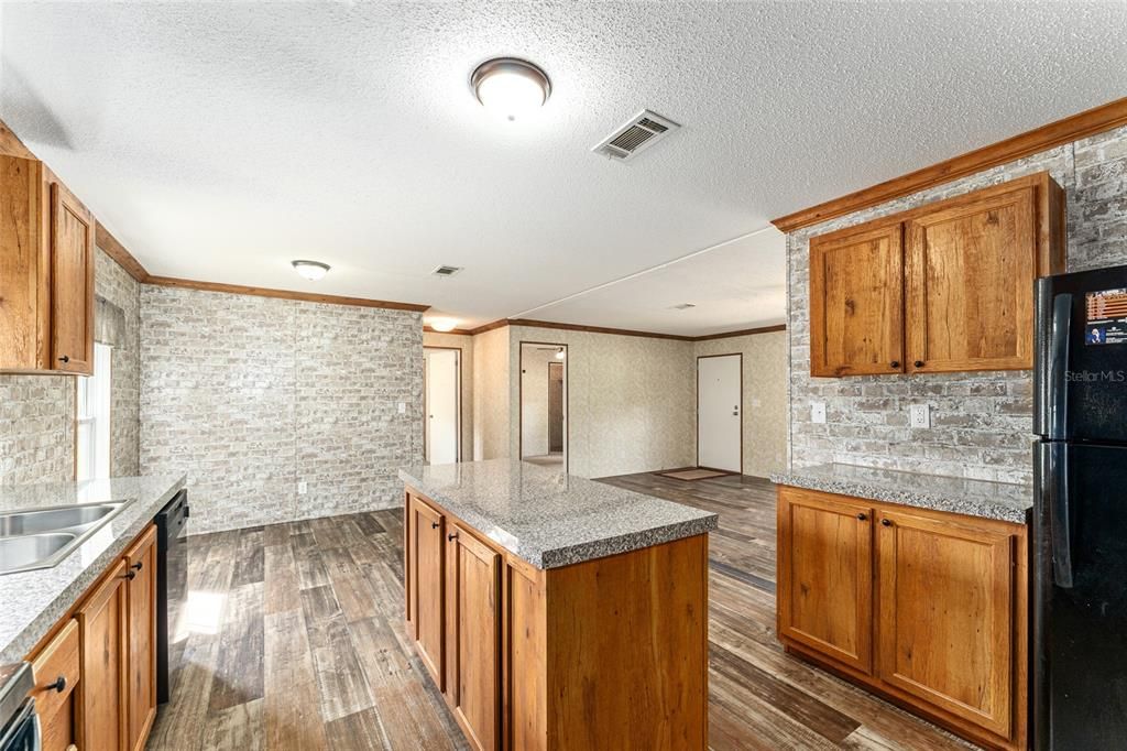 For Sale: $264,000 (3 beds, 2 baths, 1456 Square Feet)