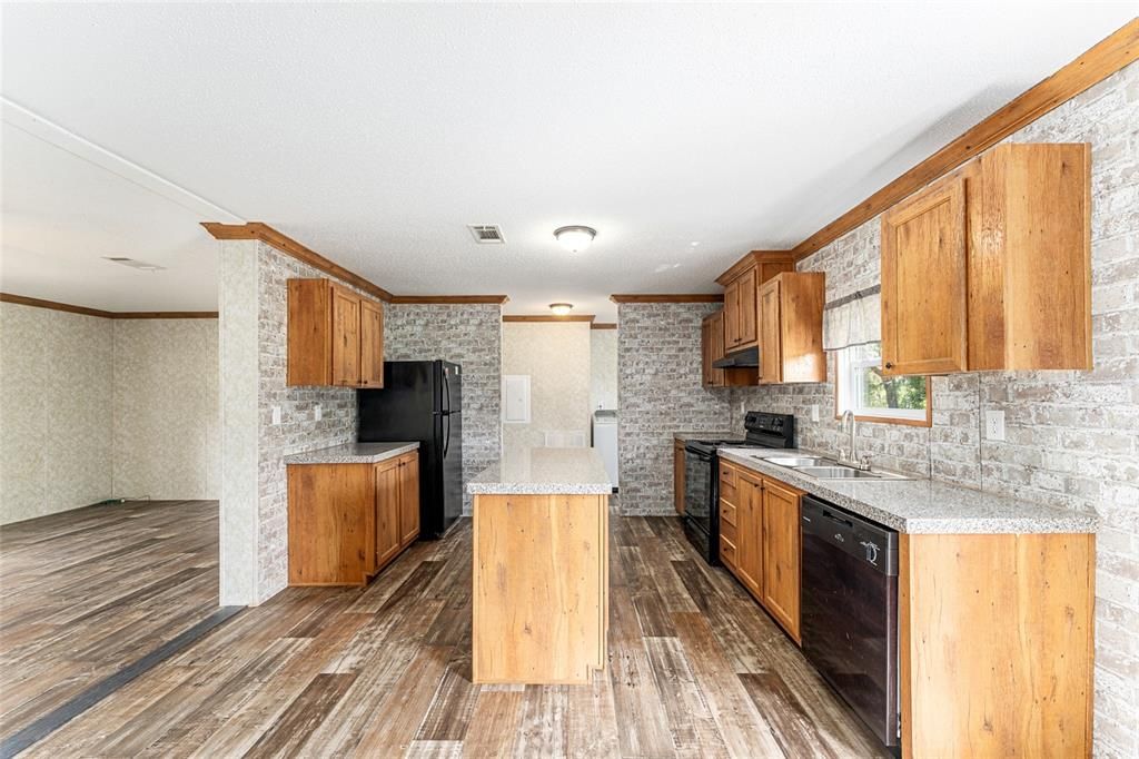 For Sale: $264,000 (3 beds, 2 baths, 1456 Square Feet)