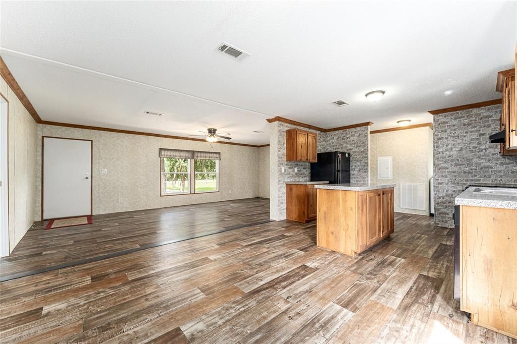 For Sale: $264,000 (3 beds, 2 baths, 1456 Square Feet)