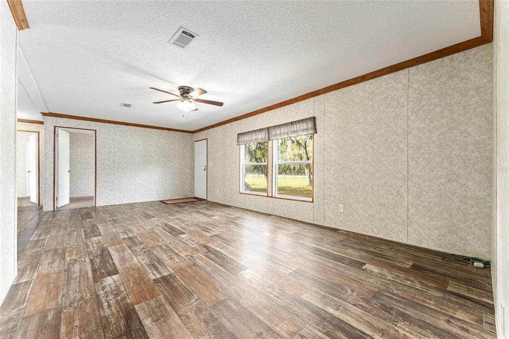 For Sale: $264,000 (3 beds, 2 baths, 1456 Square Feet)