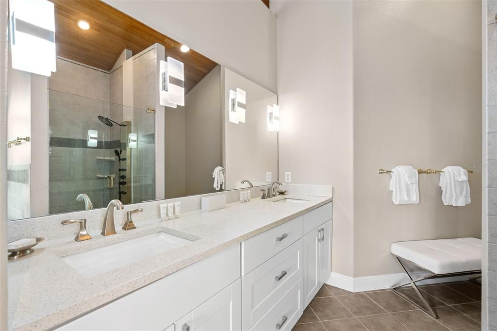 待售: $995,000 (5 贝兹, 4 浴室, 2775 平方英尺)