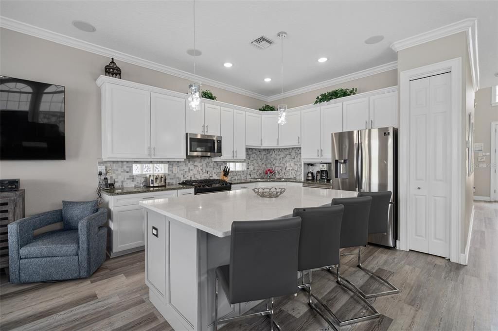 待售: $995,000 (5 贝兹, 4 浴室, 2775 平方英尺)