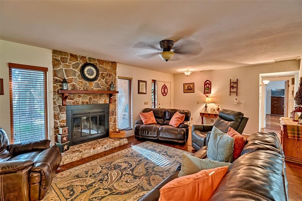 待售: $425,000 (3 贝兹, 2 浴室, 1753 平方英尺)