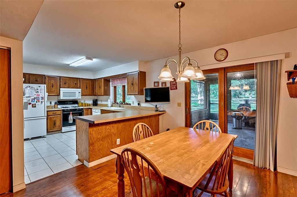 待售: $425,000 (3 贝兹, 2 浴室, 1753 平方英尺)