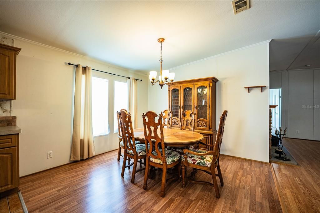 En Venta: $245,000 (3 camas, 2 baños, 1800 Pies cuadrados)