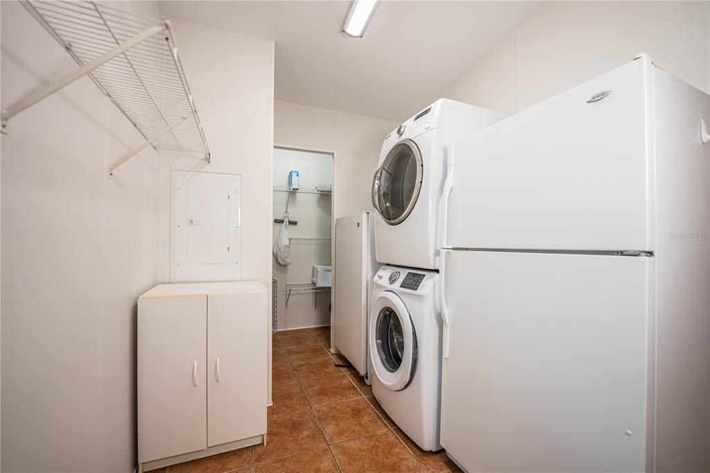 En Venta: $245,000 (3 camas, 2 baños, 1800 Pies cuadrados)