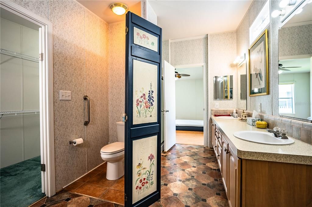 En Venta: $245,000 (3 camas, 2 baños, 1800 Pies cuadrados)