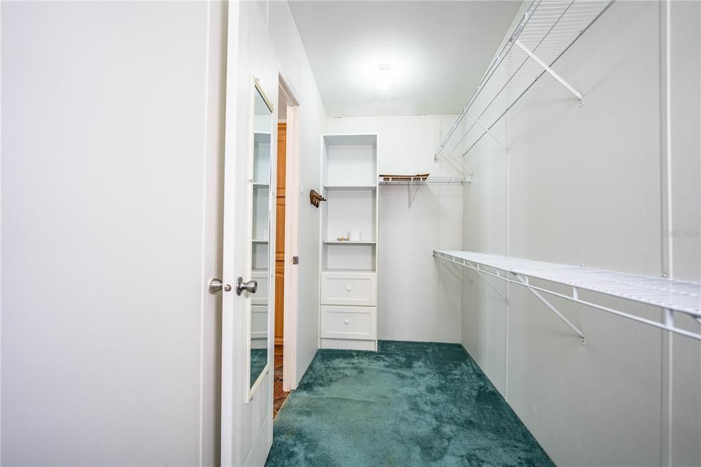 En Venta: $245,000 (3 camas, 2 baños, 1800 Pies cuadrados)