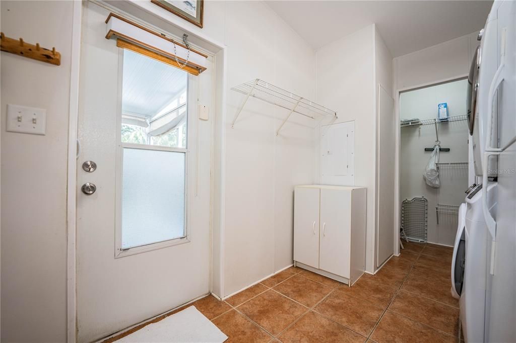 En Venta: $245,000 (3 camas, 2 baños, 1800 Pies cuadrados)