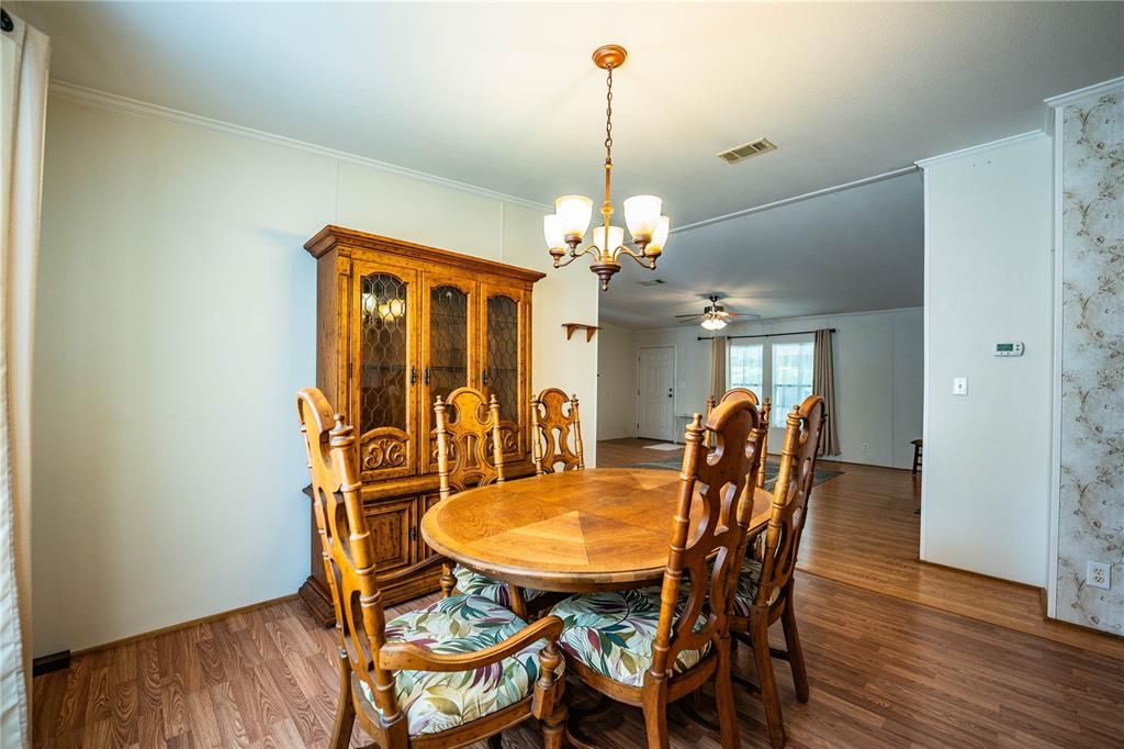 En Venta: $245,000 (3 camas, 2 baños, 1800 Pies cuadrados)