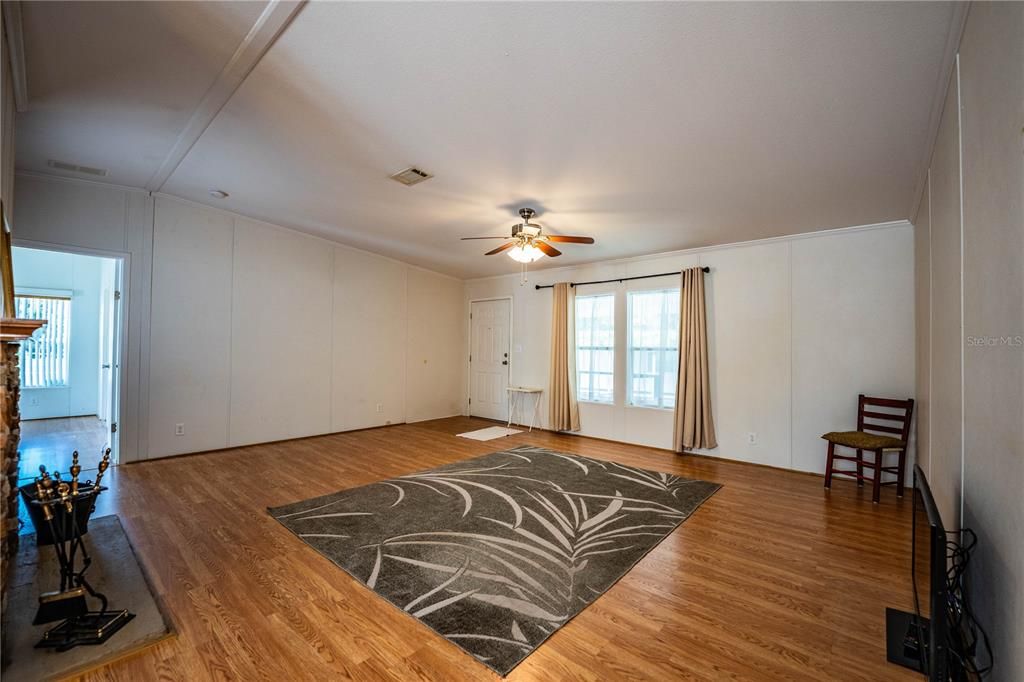 En Venta: $245,000 (3 camas, 2 baños, 1800 Pies cuadrados)