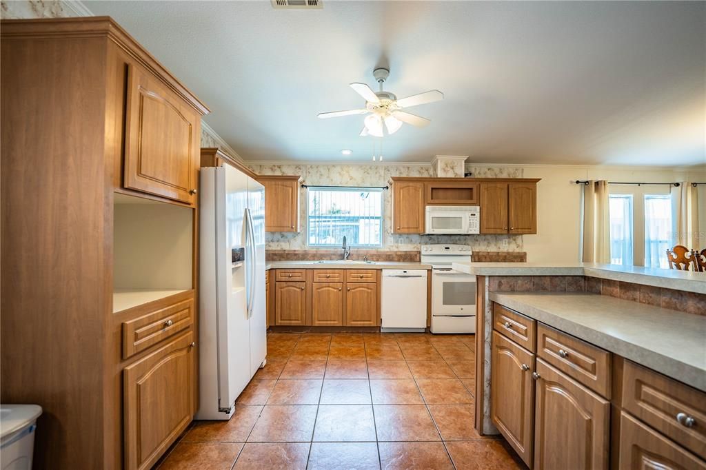 En Venta: $245,000 (3 camas, 2 baños, 1800 Pies cuadrados)