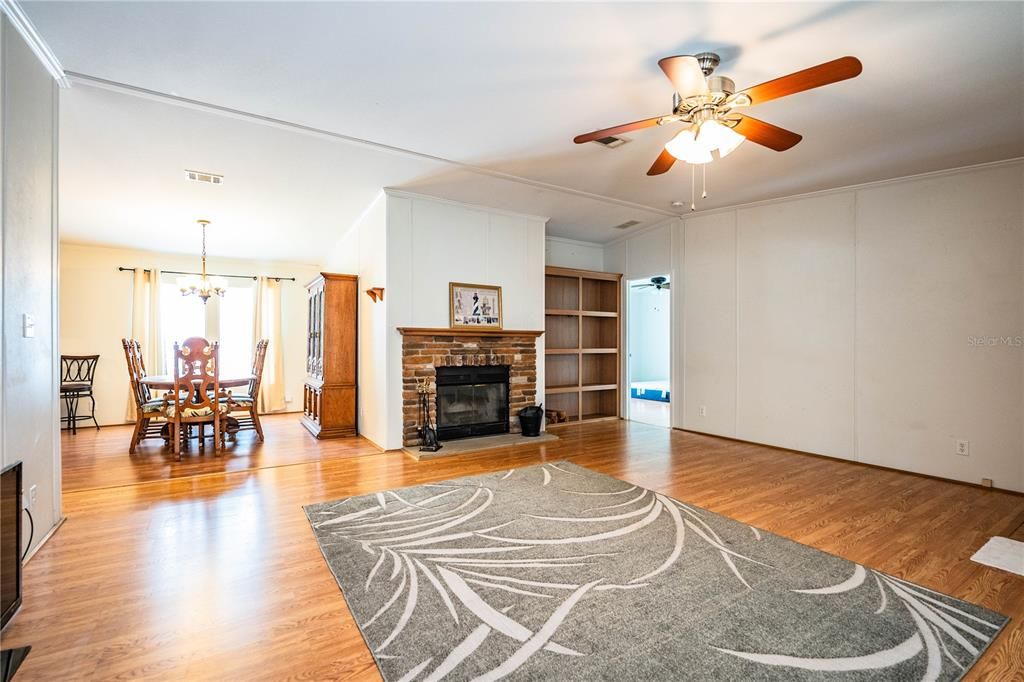 En Venta: $245,000 (3 camas, 2 baños, 1800 Pies cuadrados)