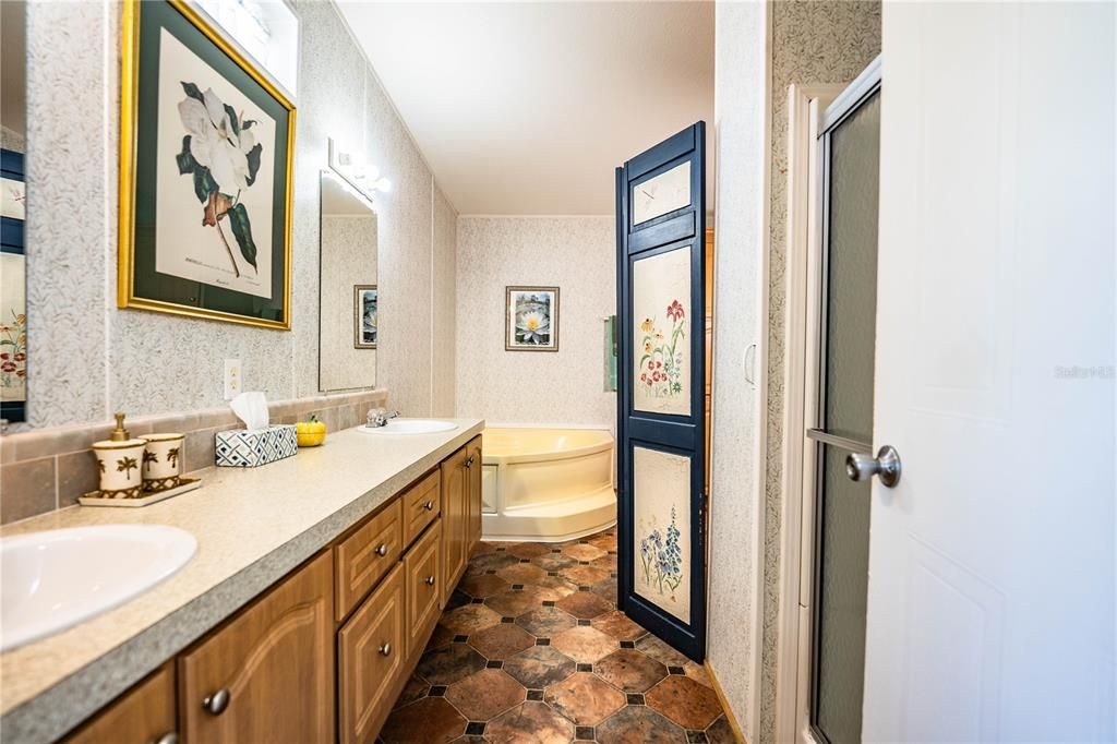 En Venta: $245,000 (3 camas, 2 baños, 1800 Pies cuadrados)