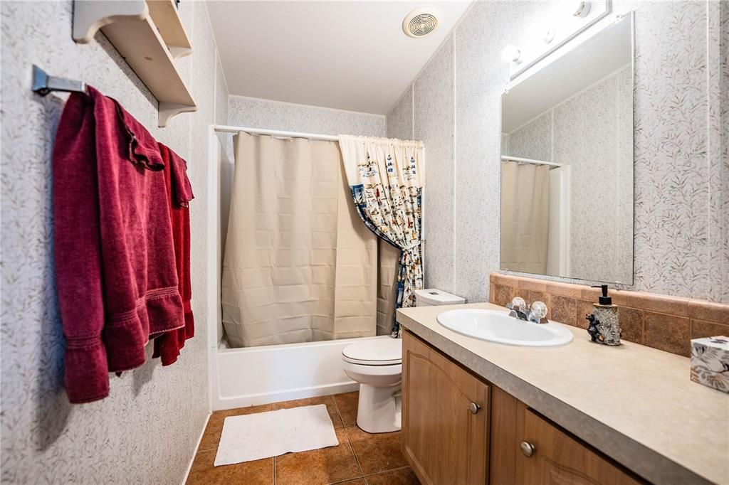 En Venta: $245,000 (3 camas, 2 baños, 1800 Pies cuadrados)